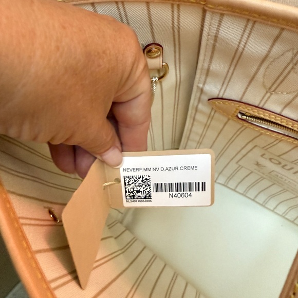 Louis Vuitton Damier Azur Neverfull in MM - Picture 2 of 11